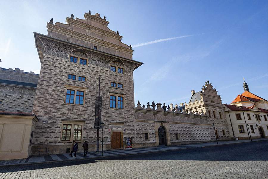 Шварценбергский дворец на Градчанской площади в Праге