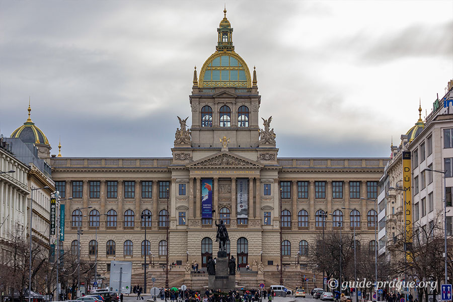 Фотография Национального музея на Вацлавской площади